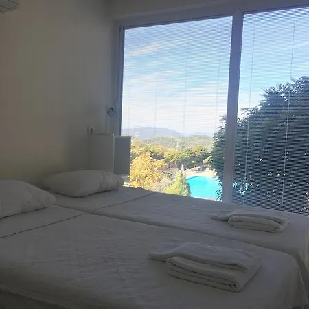 F1 Orka Garden Apartment